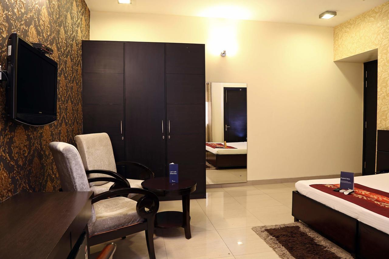 Fabhotel Signature Cyber Park Delhi  Exterior photo
